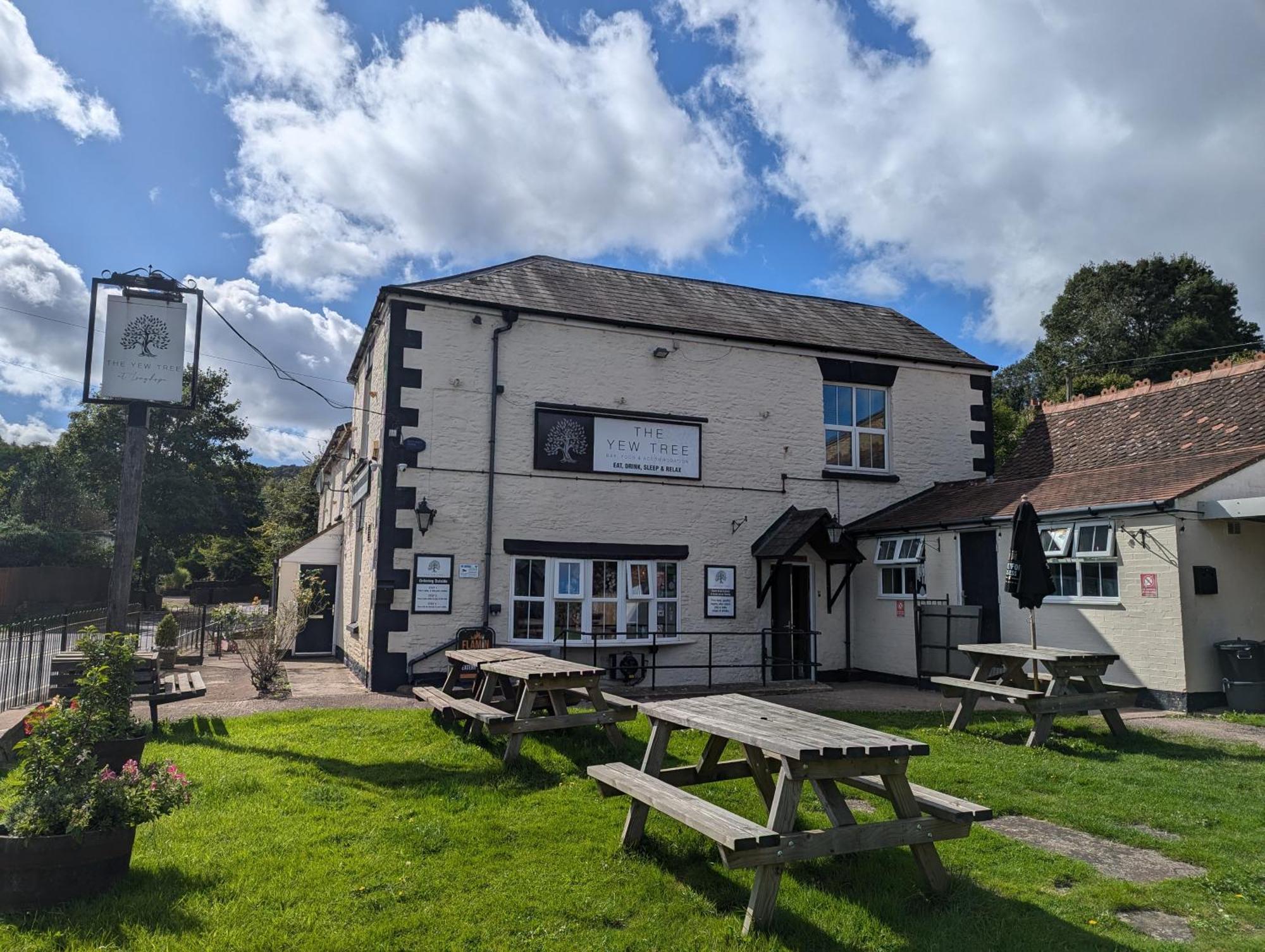 The Yew Tree At Longhope Motel Bagian luar foto